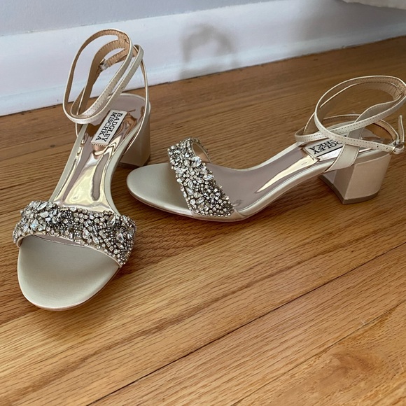 Badgley Mischka Jada Embellished Low Block Heel Ivory Satin Bridal Size 6.5 - Picture 1 of 7